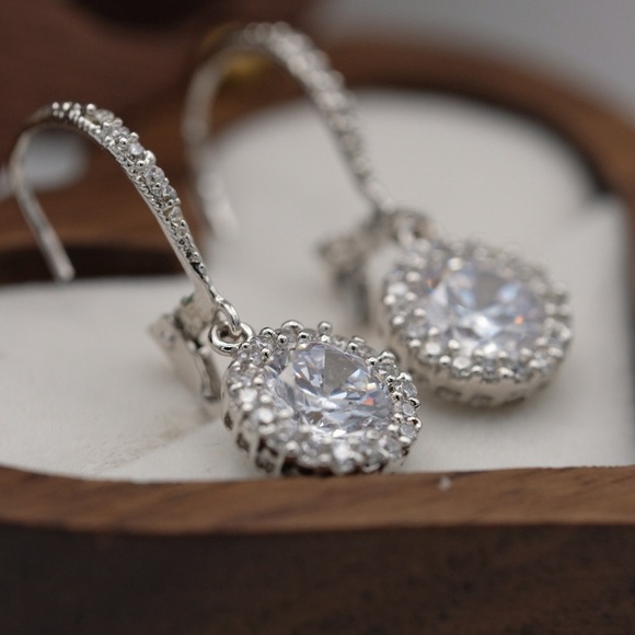 Stunning Sterling Silver Rhinestone Sparklers 🙌🏻✨⏰💭🤝⌛️ - Picture 12 of 14